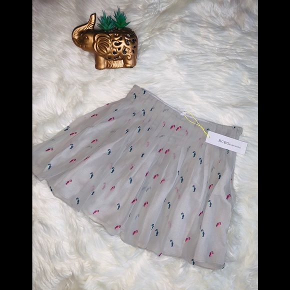 BCBG generation parrot print pleat chiffon skirt. - Picture 3 of 8